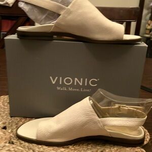 Vionic Sandals 8.5M